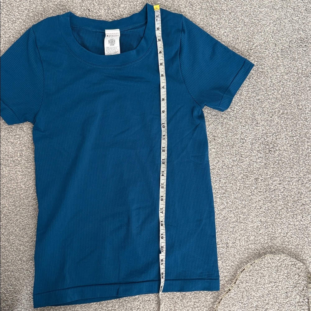 Athleta Women’s workout top - Picture 4 of 5